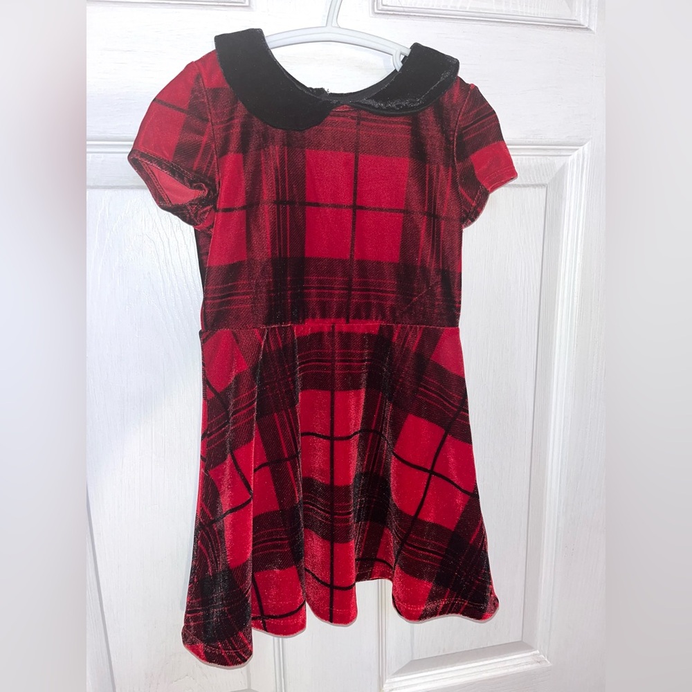 Epic treads” Girl Red  Checkered Dress Size 3T. China